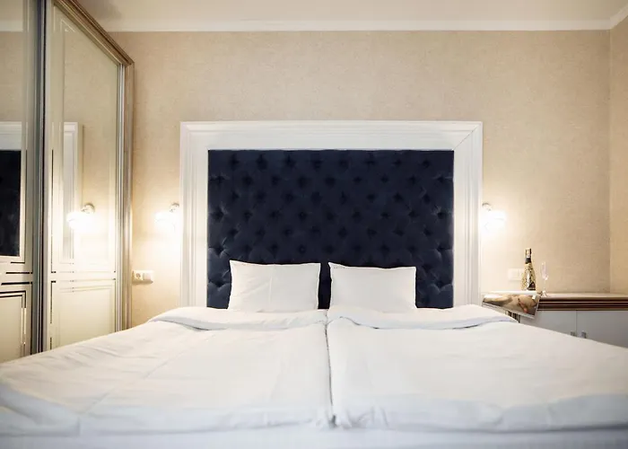Private Rooms In Hotel Lift 1R