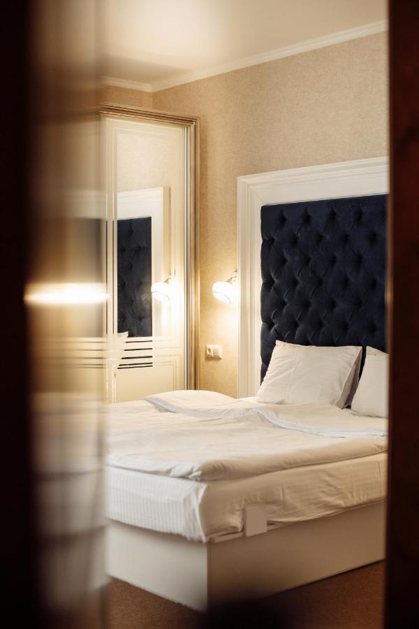 Hotel Private In Lift 1r *